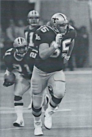 Steve Trapilo blocks for Dalton Hilliard in 1989