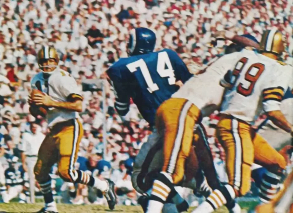 1967 Rams-Saints. Billy Kilmer under pressure from Merlin Olsen