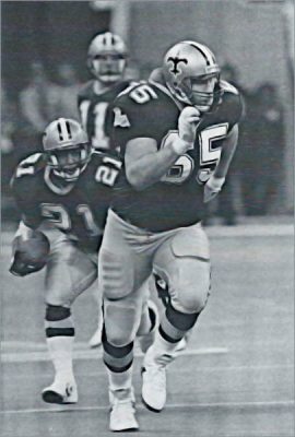 Steve Trapilo blocks for Dalton Hilliard in 1989